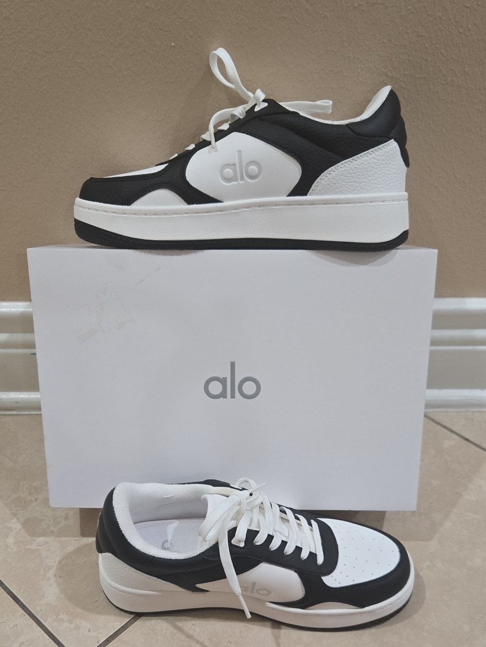 Alo Yoga Recovery Mode Unisex Sneakers Black/White Womens Size 8.6/ Mens 7 / New
